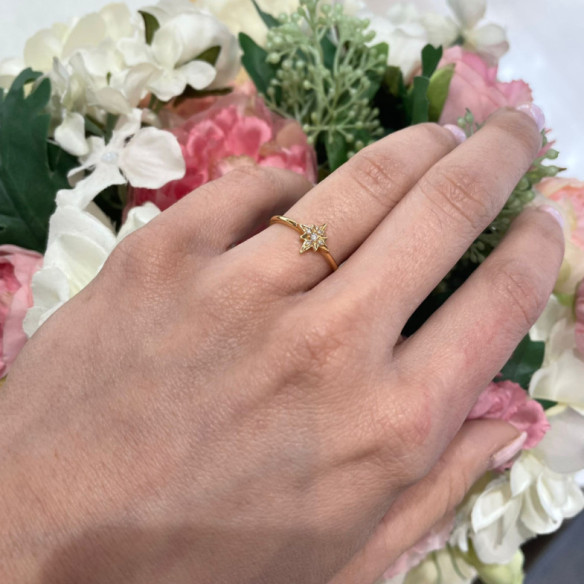 Shooting Star Diamond Ring LITTLE DETAILS - Brilliant Cut