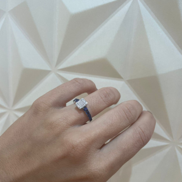 Anillo Diamantes Electra 0.44 Oro Blanco y Zafiro Azul - Anillos de Compromiso Azul
