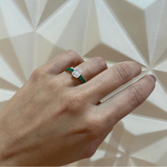 Anillo Diamantes Electra 0.44 Oro Amarillo y Esmeralda - Anelli di fidanzamento verde