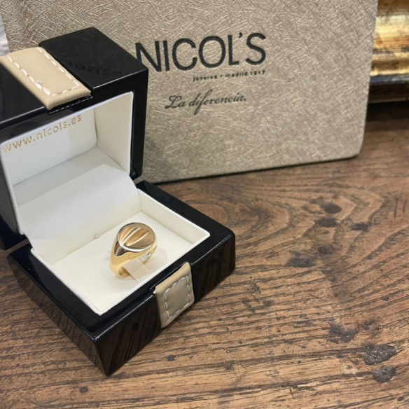 Vintage Round Yellow Gold Signet Ring - Yellow Gold Modern Rings