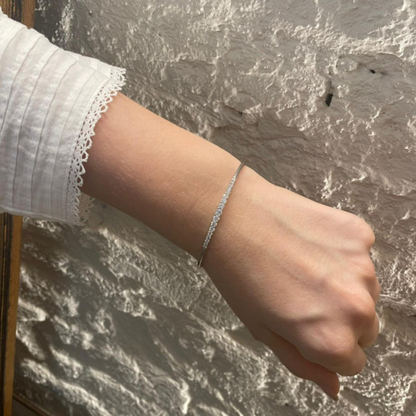 Brazalete Tubo Redondo Oro Blanco Eloise 17 Diamantes - Brazaletes de Oro