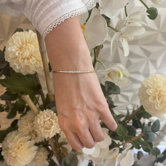 Brazalete Tubo Redondo Oro Amarillo Eloise 17 Diamantes - Brazaletes de Oro