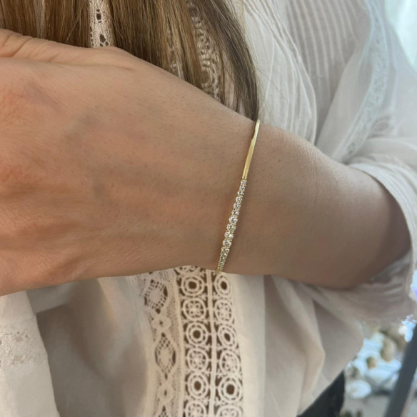 Brazalete Tubo Redondo Oro Amarillo Eloise 17 Diamantes - Brazaletes de Oro