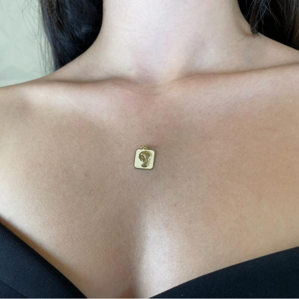 Medalla Virgen Niña Bisel Liso Cuadrada 18K - Medallas de Vírgenes