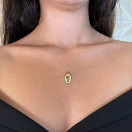 Virgin Girl Medal Oval Smooth Bezel 18K - Virgin Medals 2