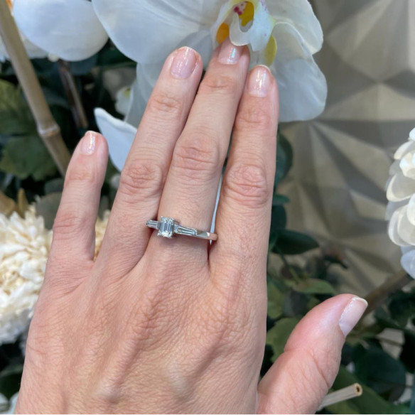 Anillo Diamantes Electra 0.70 - Talla Esmeralda