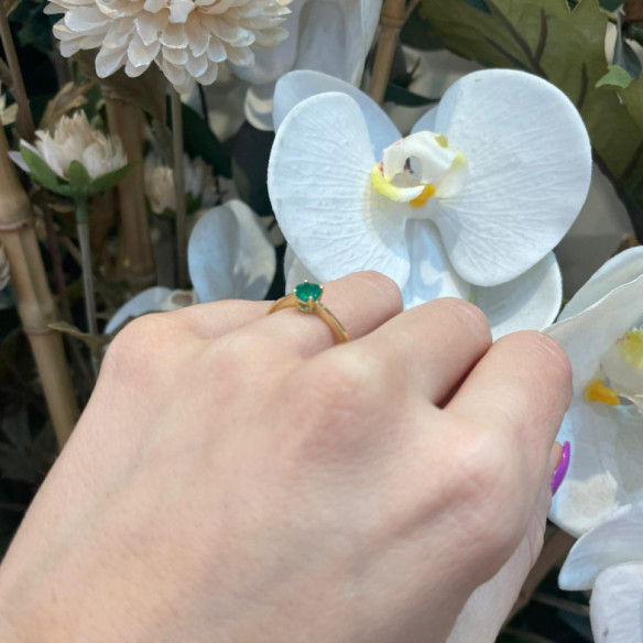Anillo Solitario Esmeralda Isabella 0.50Ct Oro Amarillo - Anillos de Esmeralda