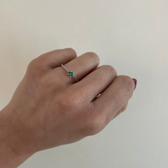 Anillo Solitario Esmeralda Isabella 0.20Ct - LES ANNEAUX