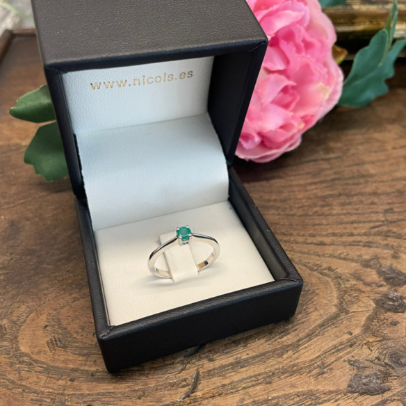Anillo Solitario Esmeralda Isabella 0.20Ct - LES ANNEAUX