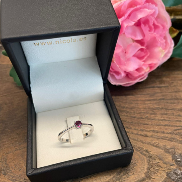 Anello solitario Isabella con rubino da 0,20 ct - Anelli di rubino