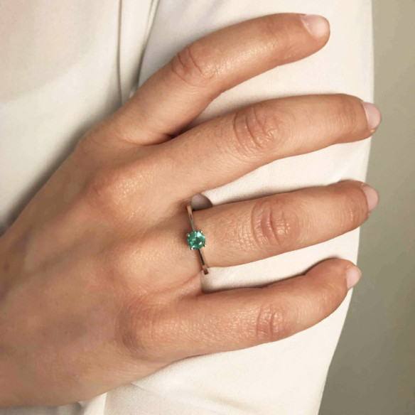 Anillo Solitario Esmeralda Isabella 0.50Ct - Anillos de Esmeralda