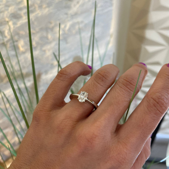 Anillo Compromiso Olivia Oro Blanco (18K) Con Diamante Oval 0.99Ct - Talla Oval