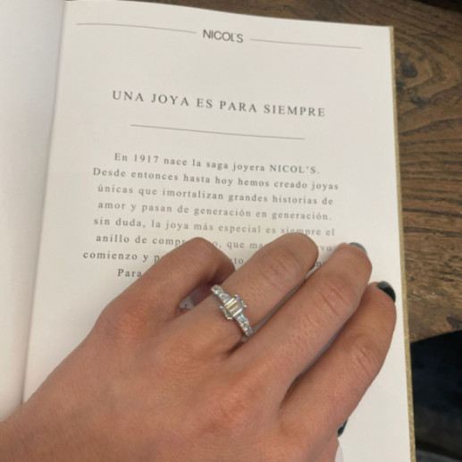 Anillo Minerva Talla Esmeralda Diamantes 0.85 - Talla Esmeralda 2