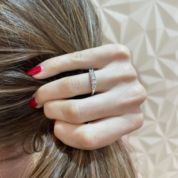 Anillo Diamantes Eloise 0.95 Oro Blanco - Cinquillo de Diamantes