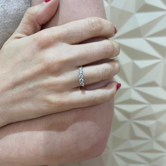 Anillo Diamantes Eloise 0.95 Oro Blanco - Cinquillo de Diamantes