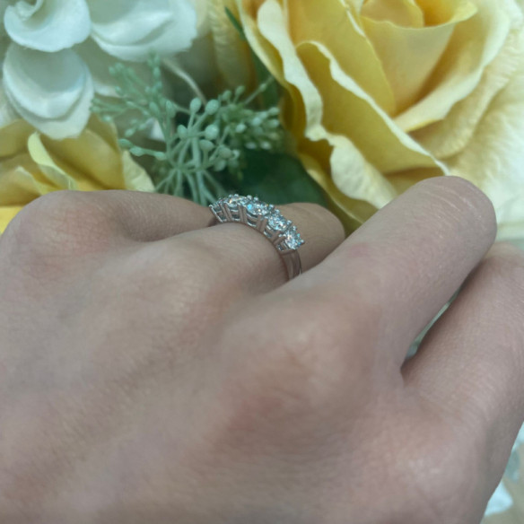 Anillo Diamantes Eloise 0.95 Oro Blanco - Cinquillo de Diamantes