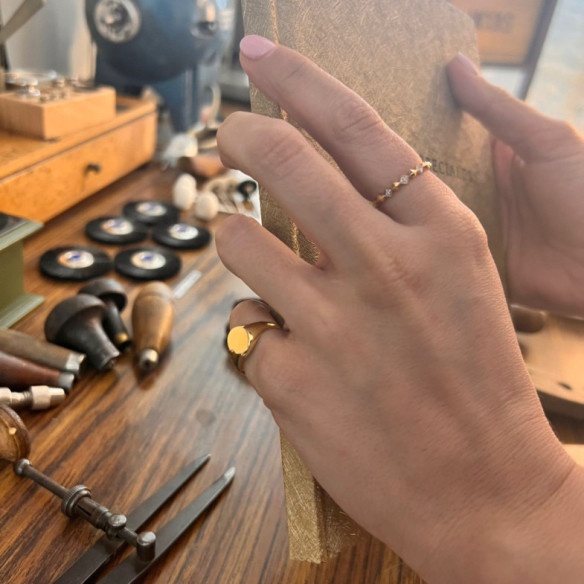 Anillo Sello Oro Mujer Small Oval - Anillos de Oro Sin Piedras