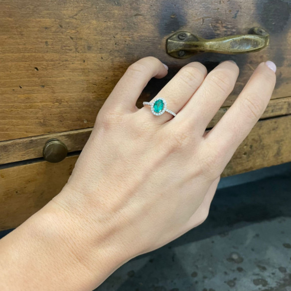 Emerald Dahlia Sunset Ring 1.00 White Gold - Emerald rings