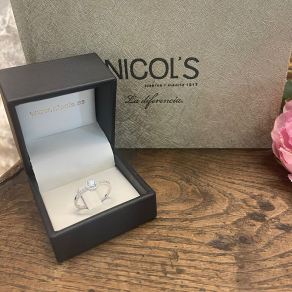 Anillo Solitario Diamante Clavel 0.15 - Brillante