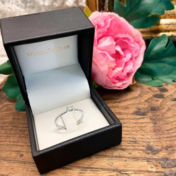 Anillo Diamantes Delphina 0.18 Talla Esmeralda Oro Blanco - Talla Esmeralda