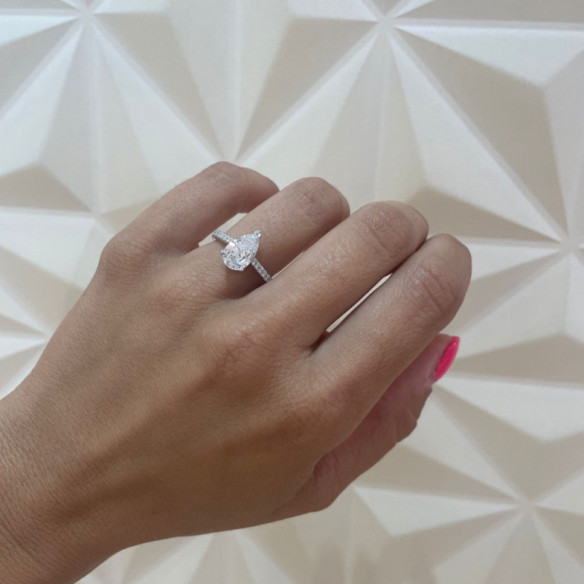 Anillo Diamante Pera Solitario y Diamantes 1.67 - Talla Pera