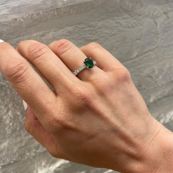 Anillo Esmeralda oval Lola 1.20 Quilates - Anillos de Compromiso Verde