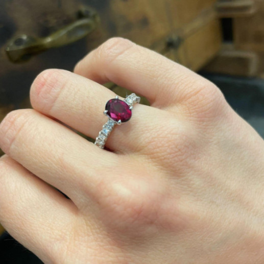Anillo Rubí oval Lola 1,20 Quilates - Anillos de Compromiso Rojo 2