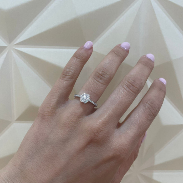 Anillo Compromiso Camelia 0.70 - Talla Brillante