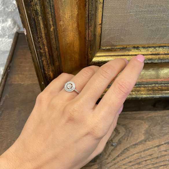 Diamond Classic Engagement Ring - Rosette de bagues de fiançailles