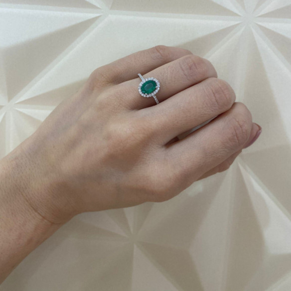 Anillo Esmeralda Orla Dalia 0.90 - Anillos de Esmeralda