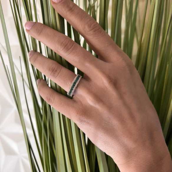 Emerald Princess Ring und Amelia Diamanten 0.30 - RINGE