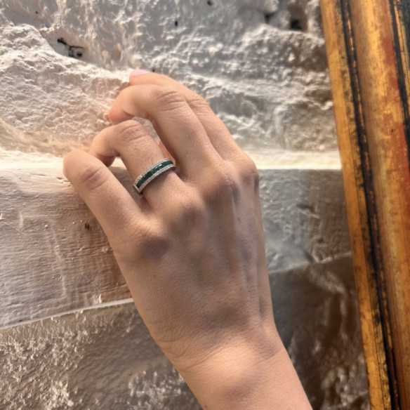 Emerald Princess Ring et Amelia Diamonds 0.30 - LES ANNEAUX
