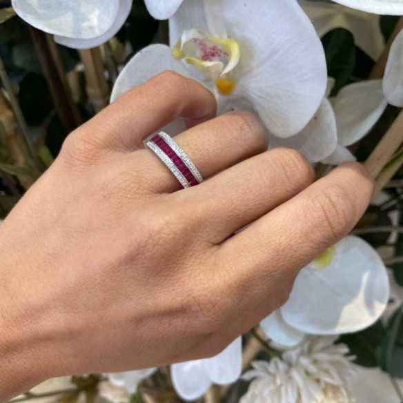 Anillo Rubíes y Diamantes Baguette Amelia 0.30 - Alianzas de Compromiso
