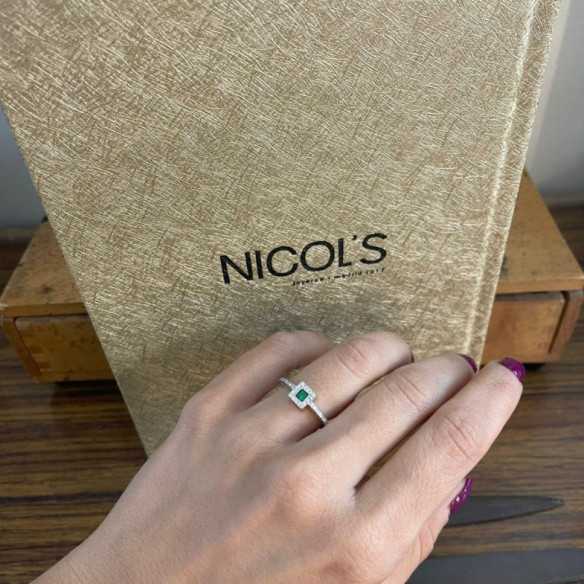 Anello smeraldo e diamanti diamante colore Orla Quare - Smeraldo