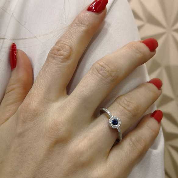 Anello zaffiro e colore diamante - Anelli zaffiro