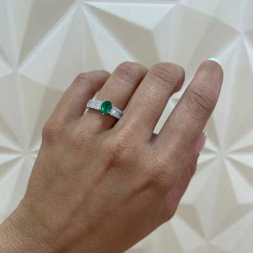 Anillo Esmeralda Oval Diamantes Lola 1,00 Quilates - Anillos de Esmeralda 2