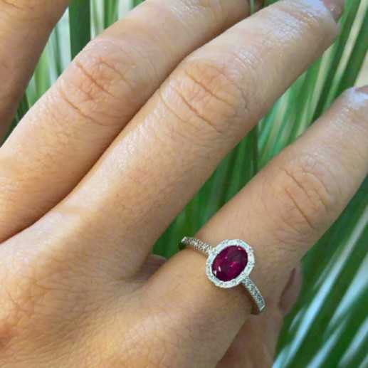Anillo Rubí Oval y Diamantes Colour Oval - Anillos de Rubí 2