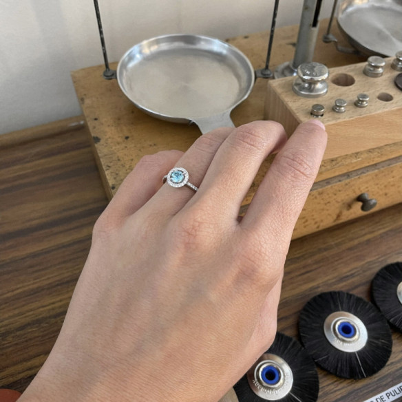Anillo Oro Zircon Azul Sello Redondo - ANILLOS