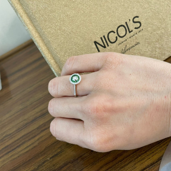 Anillo Ojo De Perdiz Granate Verde - diseños vintage