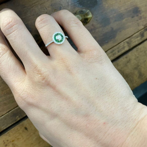 Anillo Ojo De Perdiz Granate Verde - diseños vintage