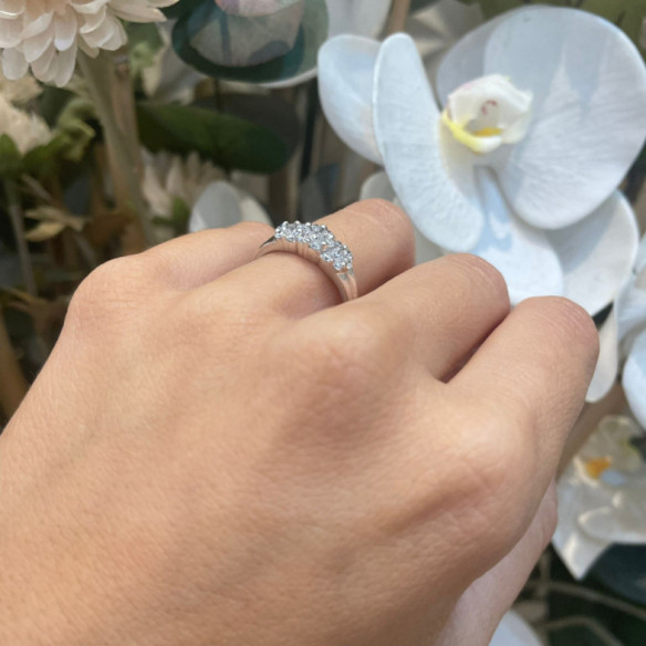 Anillo Diamantes Camelia 0.64 - rosetón