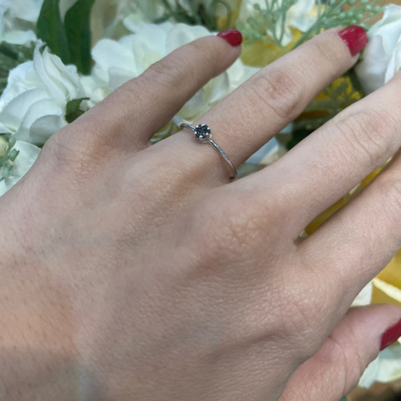 Anillo Diamantes Negros Camelia 0.11 - Anillos de Diamantes