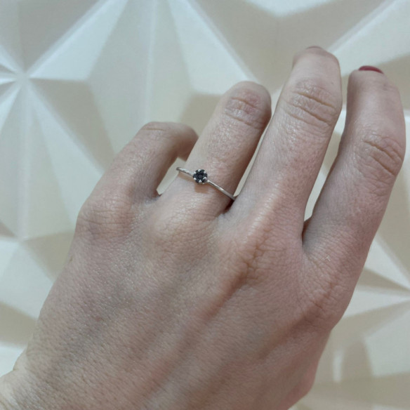 Anillo Diamantes Negros Camelia 0.11 - Anillos de Diamantes