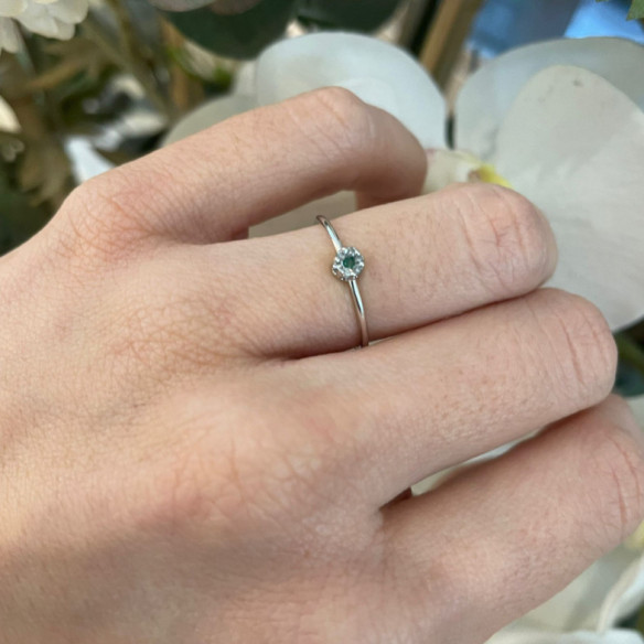 Anillo Diamantes y Esmeralda Camelia 0.11 - Bagues d'émeraude
