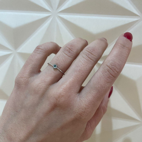 Anillo Diamantes y Esmeralda Camelia 0.11 - Bagues d'émeraude