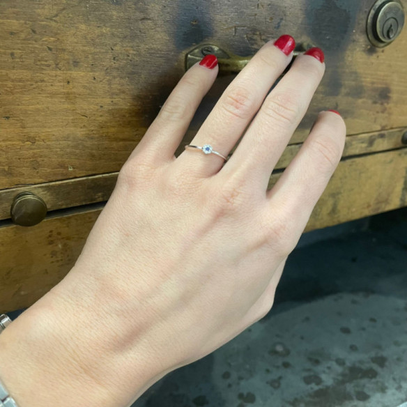 Anillo Diamantes y Zafiro Camelia 0.11 - Saphiringe