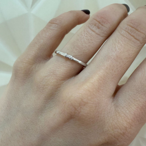 Lirio Engagement Ring White Gold with Baguette Diamond 0.10Ct. - White Gold Engagement Rings Solitaire