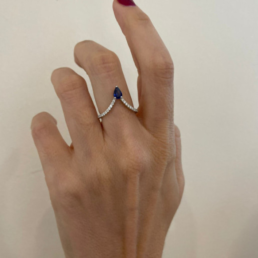 Vera V-shaped ring in diamonds and sapphire in white gold - White Gold Rings 2