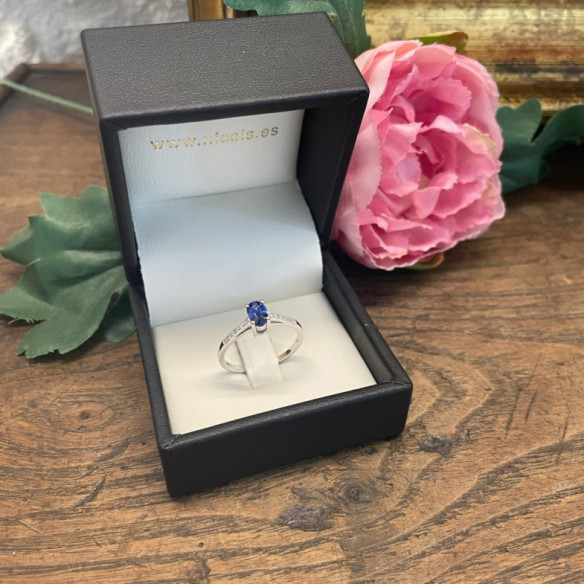 Anillo Zafiro Azul Lola 1.20Ct - Saphiringe