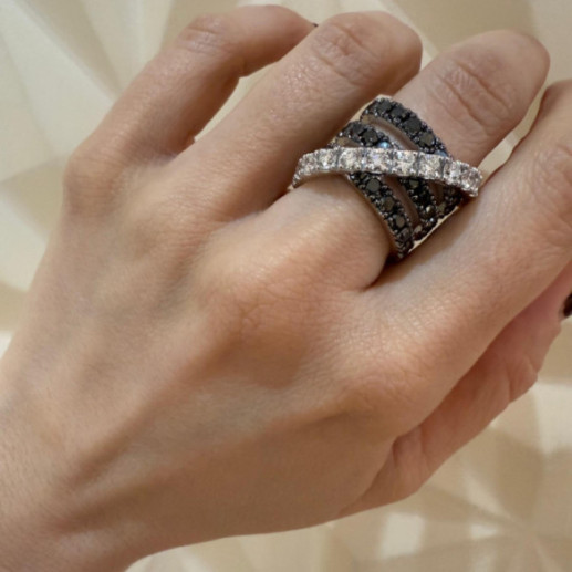 White gold crossover ring with white and black diamonds 99930720011 - High jewelry 2